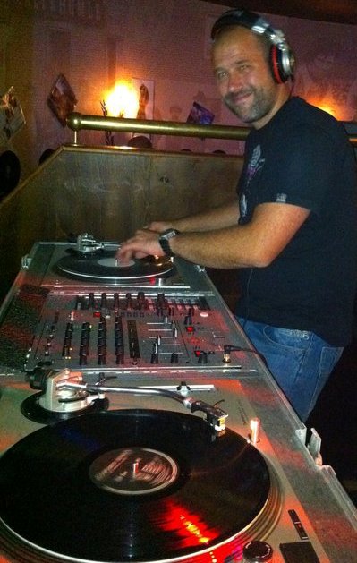 308776_145480378872311_118803781539971_271832_1274866_nprofile